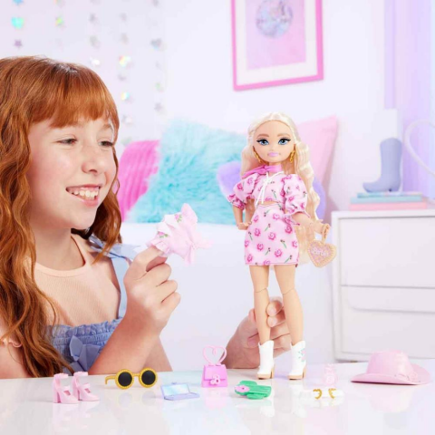 Barbie Dream Besties Festival Kombinleri Barbie Malibu Bebek ve Aksesuarları JGH87