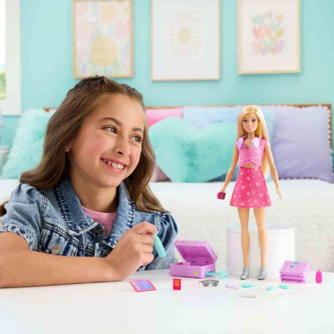 Barbie Malibu Bebek ve Aksesuarlar Jmj47