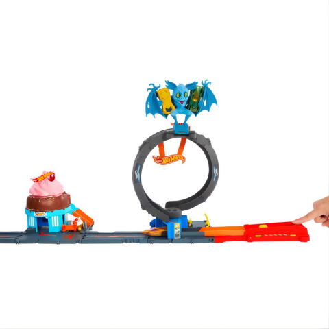 Hot Wheels Bat Döngü Saldırı Oyun Seti Ve 1:64 Ölçekli Oyuncak Araba