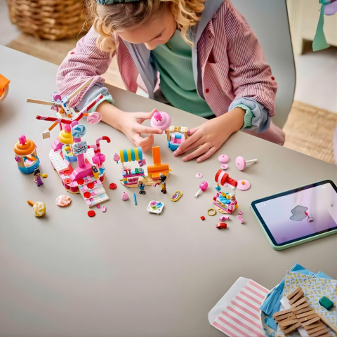 42700 LEGO® Friends Şeker ve Kapkek Dönme Dolabı Yapım Seti