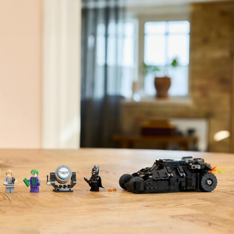LEGO® DC Batman™: Batman™ Tumbler, Two-Face™ ve Joker™’e Karşı 76303