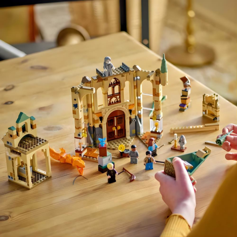LEGO Harry Potter Hogwarts: İhtiyaç Odası 76413 - 8 Yaş ve Üzeri Harry Potter™ Hayranı Çocuklar için Yaratıcı Oyuncak Yapım Seti (587 Parça)