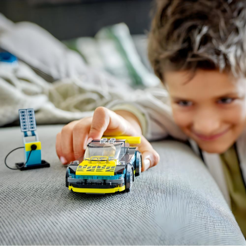 LEGO City Elektrikli Spor Araba 60383 - 5 Yaş ve Üzeri Çocuklar İçin Oyuncak Şarj İstasyonu ve Sürücü Minifigürü İçeren Oyuncak Yapım Seti (95 Parça)