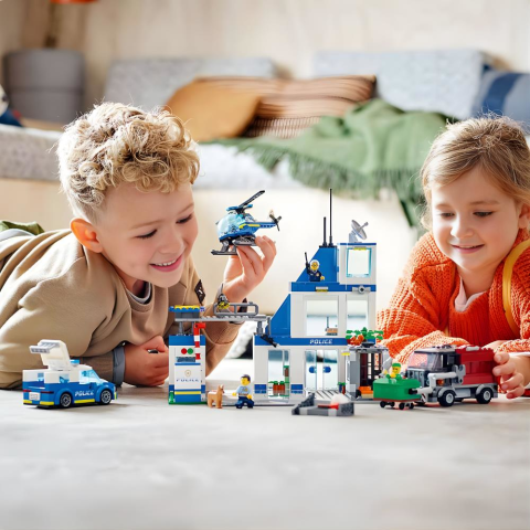 LEGO® City Polis Merkezi 60316 - 6 Yaş ve Üzeri Çocuklar için Yaratıcı Oyuncak Yapım Seti (668 Parça)
