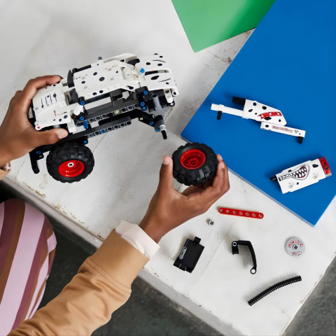 LEGO Technic Monster Jam Monster Mutt Dalmaçyalı 42150 7 Yaş ve Üzeri Çocuklar için Kamyonlu Oyuncak Yapım Seti (244 Parça)