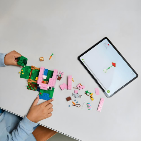LEGO® Minecraft® Yavru Domuz Evi Çocuklar için Hayvanlı Yapım Oyuncağı 21268