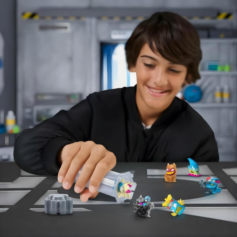 MrBeast Lab Swarms Hyper Fusion Serisi 6'lı Sürpriz Figür Paketi BTR16000