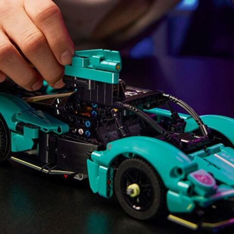 LEGO Technic Aston Martin Valkyrie 42208