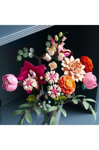 LEGO ® Botanicals Pembe Çiçek Buketi 10342 - Yetişkinler için Dekoratif Çiçek Yapım Seti (749 Parça)