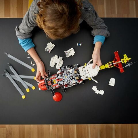 LEGO Technic Airbus H175 Kurtarma Helikopteri 42145 -  Oyuncak Yapım Seti (2001 Parça)