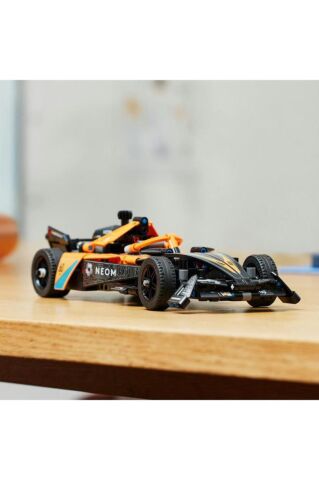 LEGO ® Technic NEOM McLaren Formula E Yarış Arabası 42169 -9 Yaş ve Üzeri İçin Yapım Seti (452 Parça)