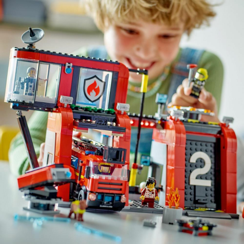 LEGO® City İtfaiye Kamyonlu İtfaiye Merkezi 60414