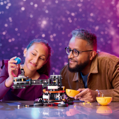 LEGO® Technic Dünya ve Ay Yörüngesi 42179 - 10 Yaş ve Üzeri Uzay Meraklısı Çocuklar için Koleksiyonluk Yaratıcı Oyuncak Model Yapım Seti